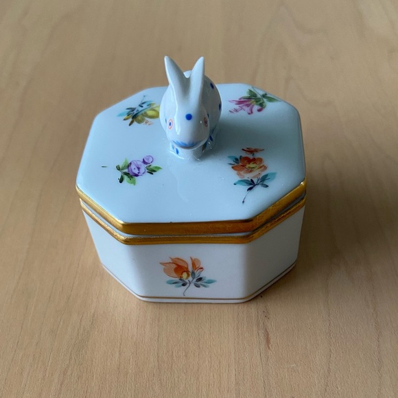 Herend Porcelain Rabbit/Bunny Box - Picture 4 of 7